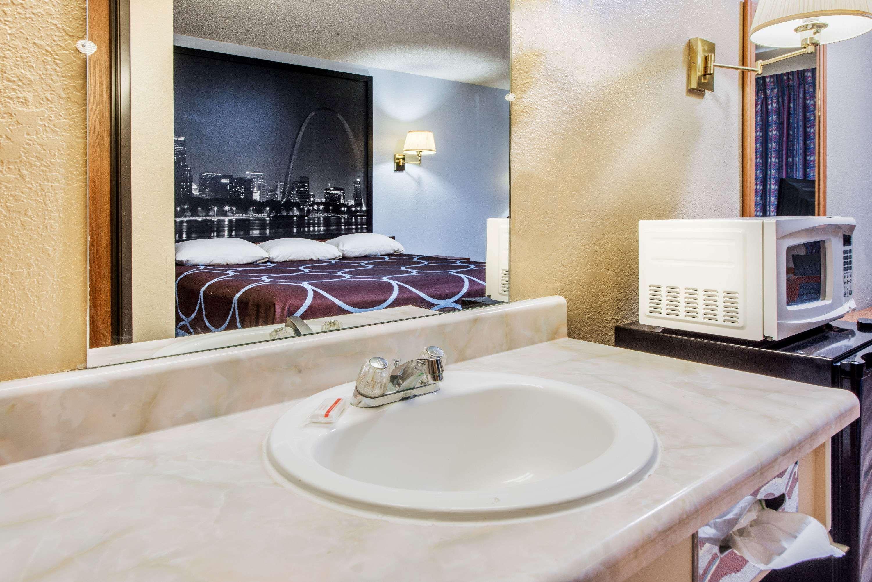 ซูเปอร์ 8 บาย วินด์แฮม ซัลลิแวน Hotel Sullivan ภายนอก รูปภาพ