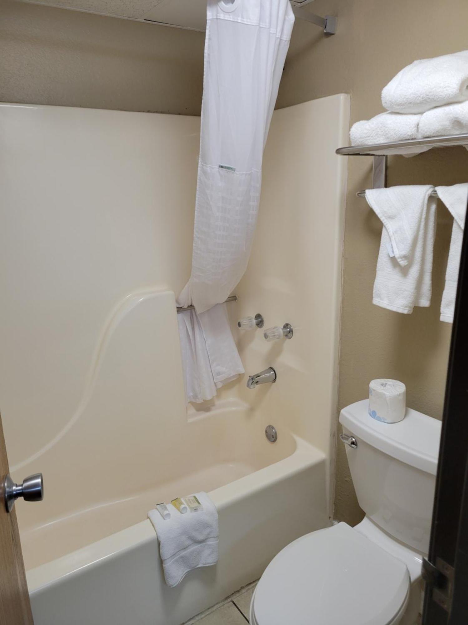 ซูเปอร์ 8 บาย วินด์แฮม ซัลลิแวน Hotel Sullivan ภายนอก รูปภาพ