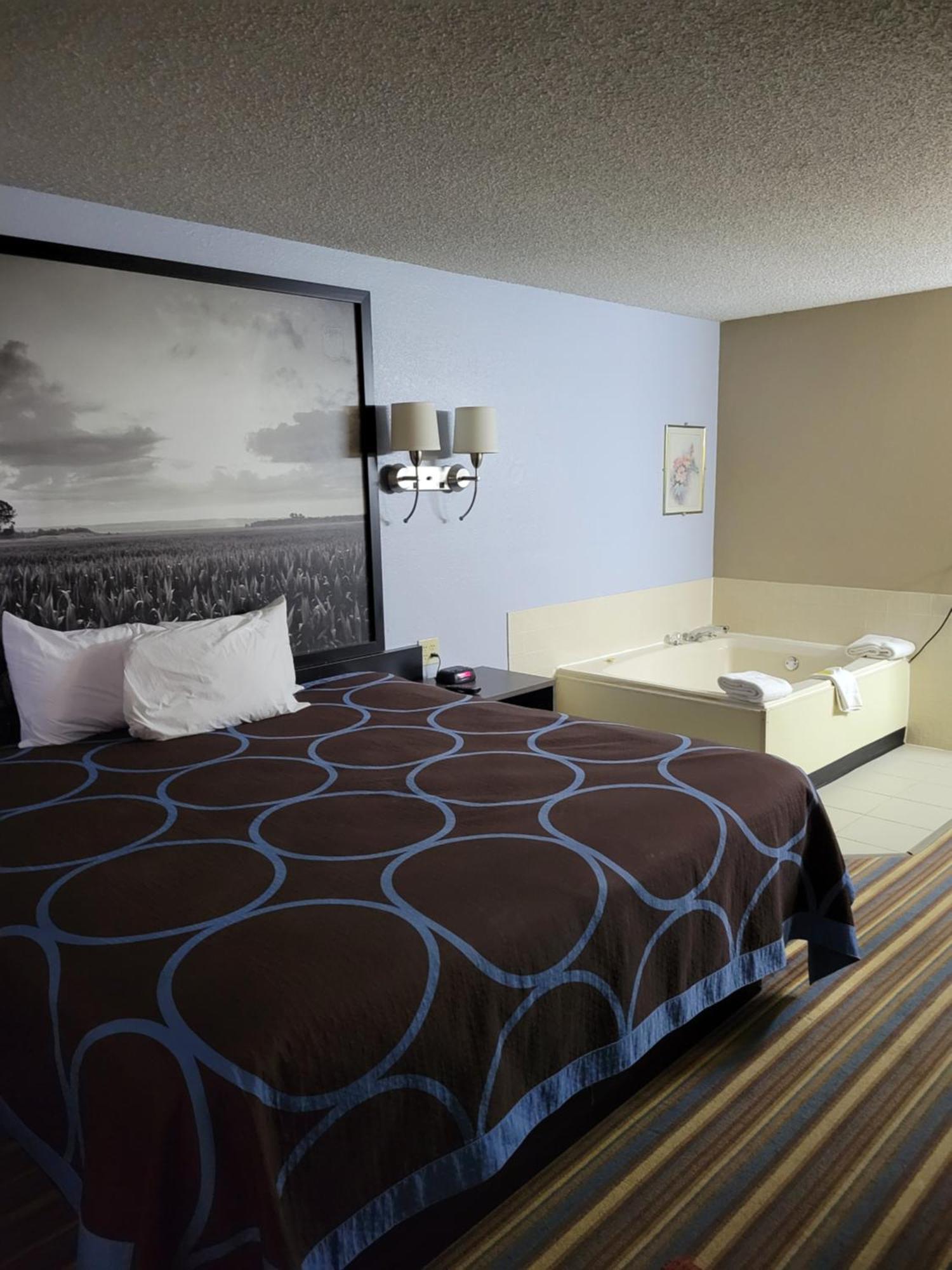 ซูเปอร์ 8 บาย วินด์แฮม ซัลลิแวน Hotel Sullivan ภายนอก รูปภาพ